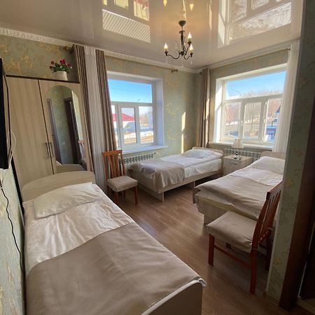 Compass Guest House Каракол Екстер'єр фото