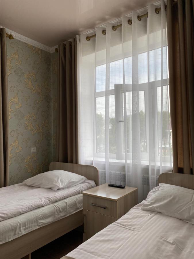 Compass Guest House Каракол Екстер'єр фото