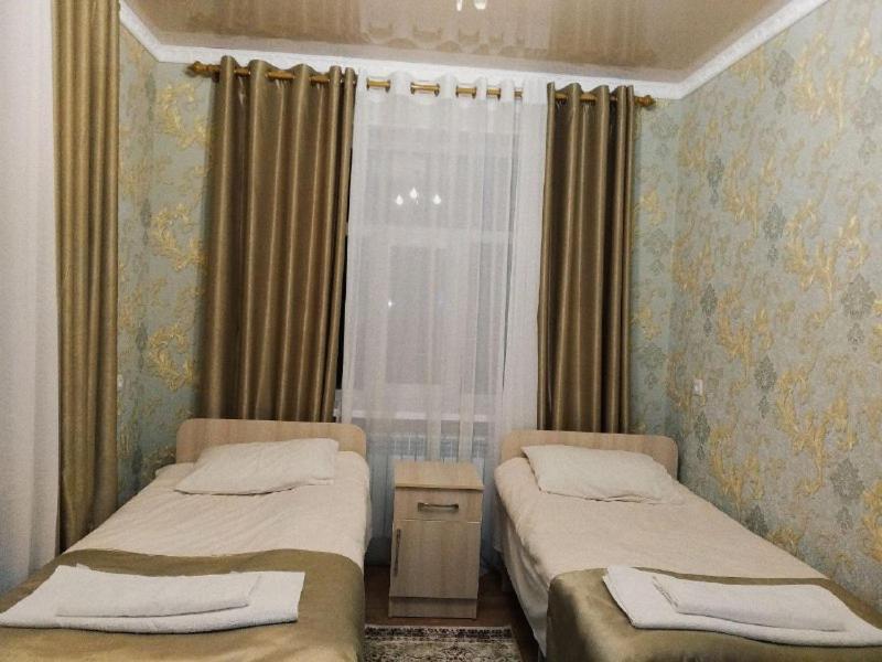 Compass Guest House Каракол Екстер'єр фото